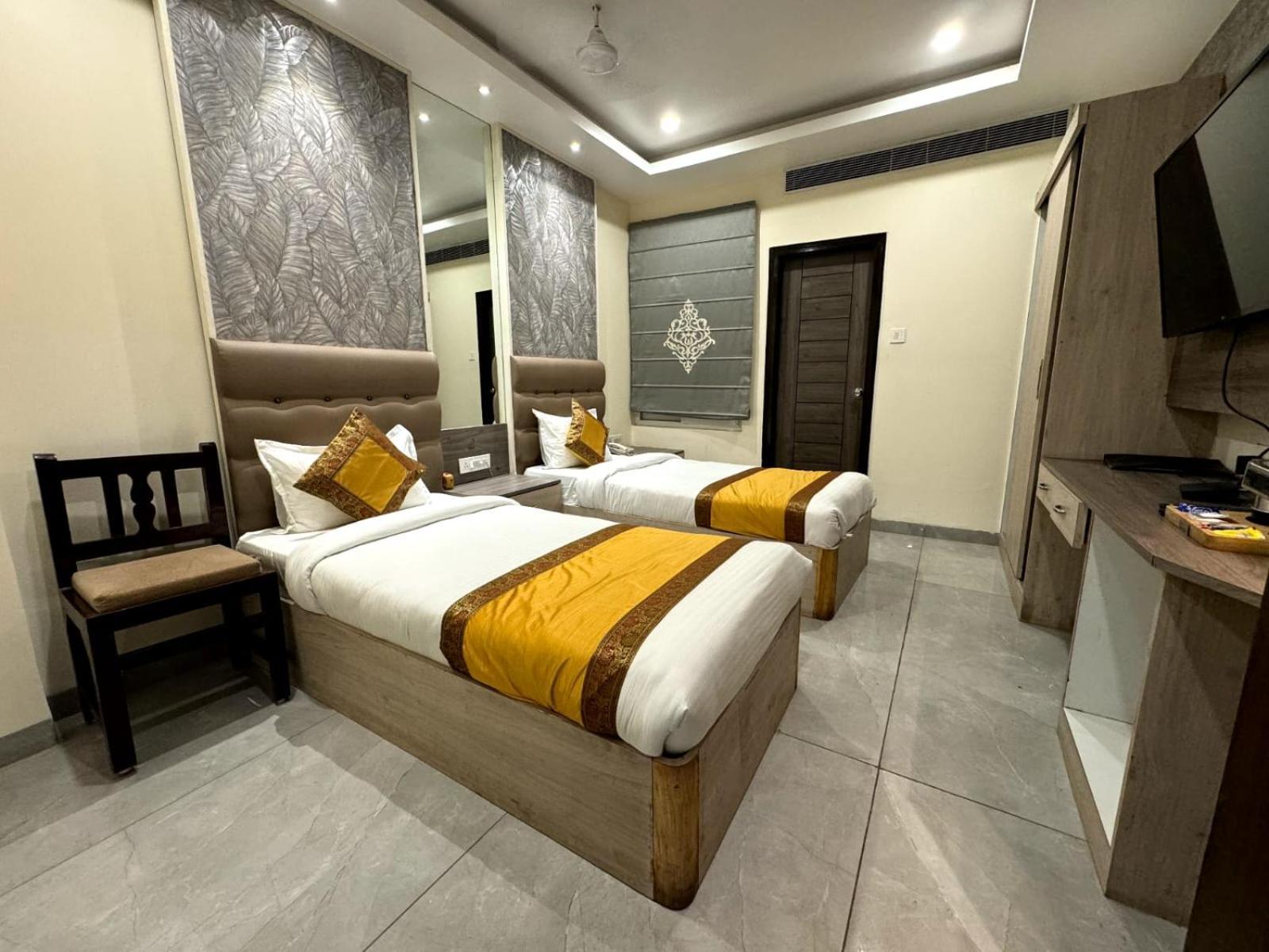 Hotel River Rhythm Assi Ghat Varanasi Exterior photo